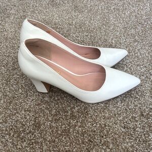 Elegant White Pointed-Toe Mid Heel Pumps
